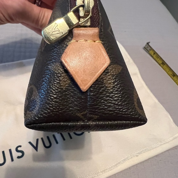 Louis Vuitton / Authentic Cosmetic Pouch - Picture 6 of 12